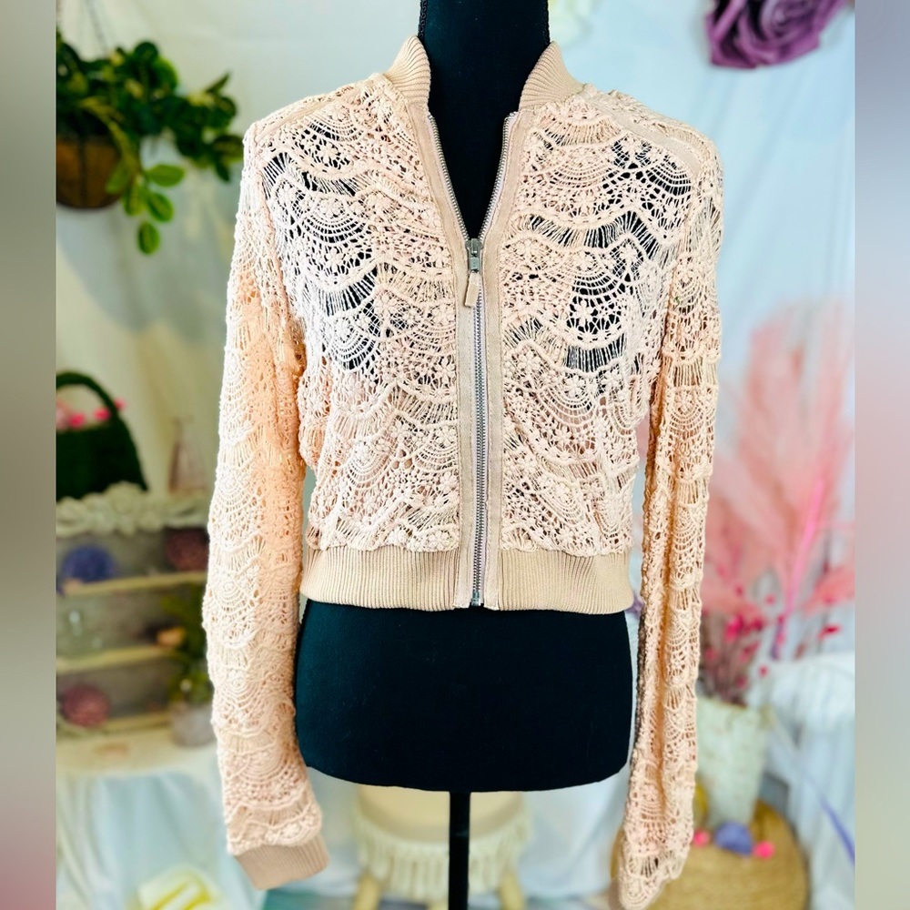 🌸🌸 Free People 🌸🌸 Lace Bomber Jacket. Light Pink. Size XS